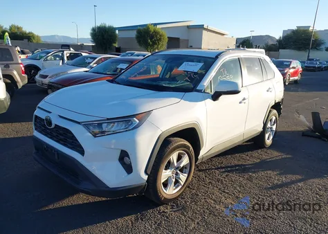 2021 Toyota Rav4 Xle z USA, uszkodzony, nr VIN 2T3W1RFV8MW160434